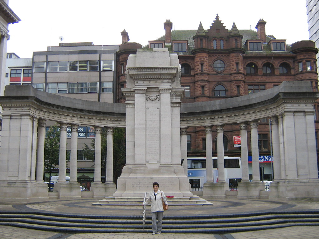 Belfast - a City Hall előtt