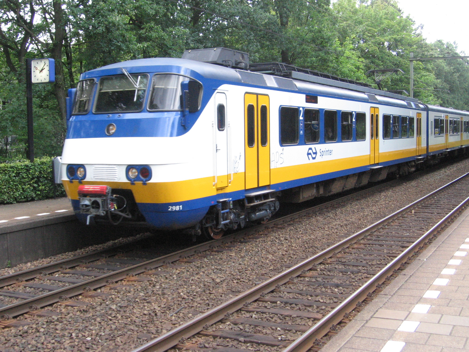 Hilversum-H.Noord-Almere Stoptrein NS SGM 2981