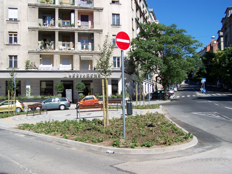 Keleti Bimbó út sarok.