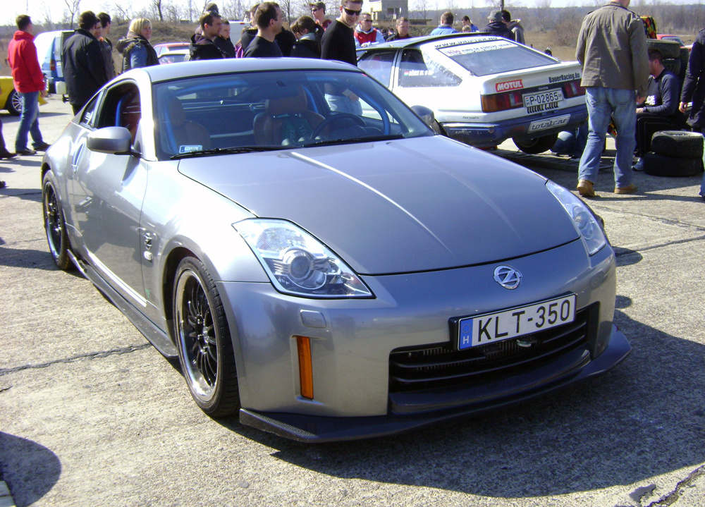 Nissan 350z és hacsi :)