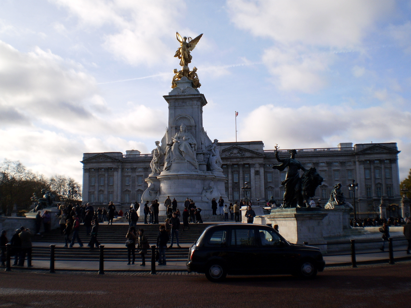 Buckingham Palota előtt 2009 november