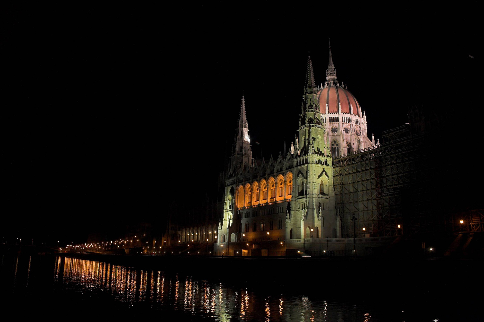 Parlament vízről