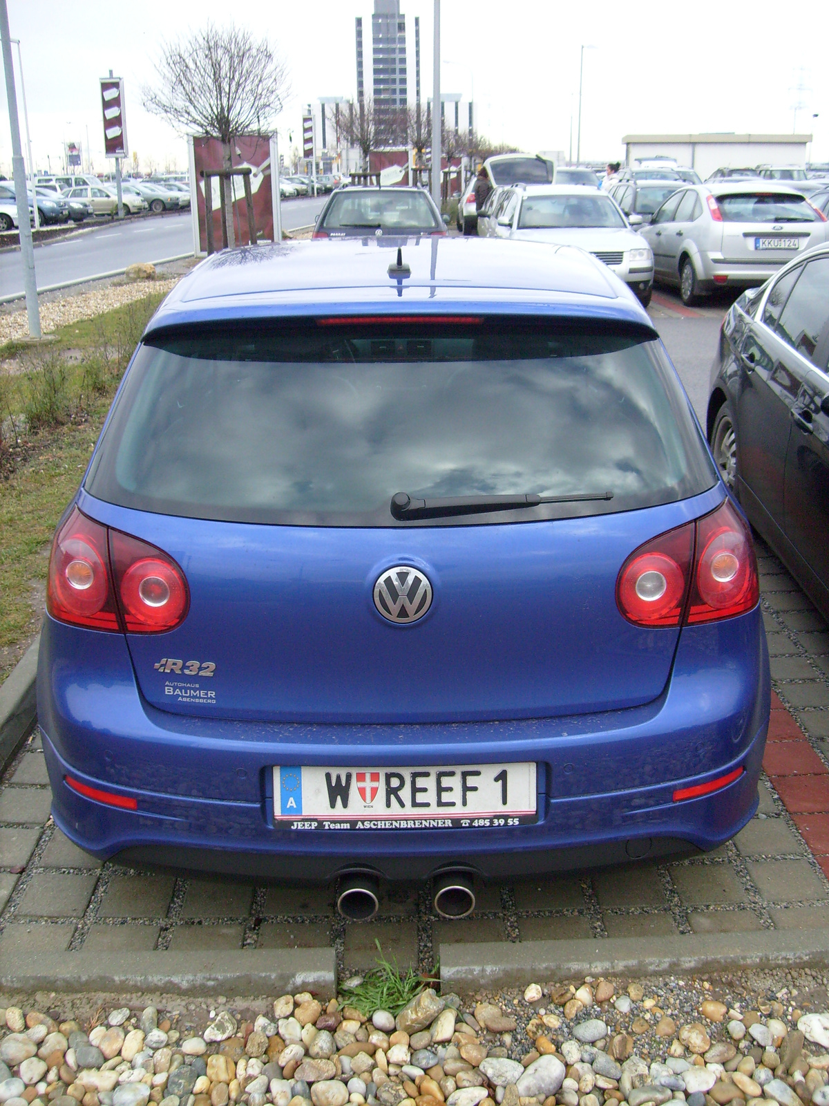 Volkswagen Golf R32