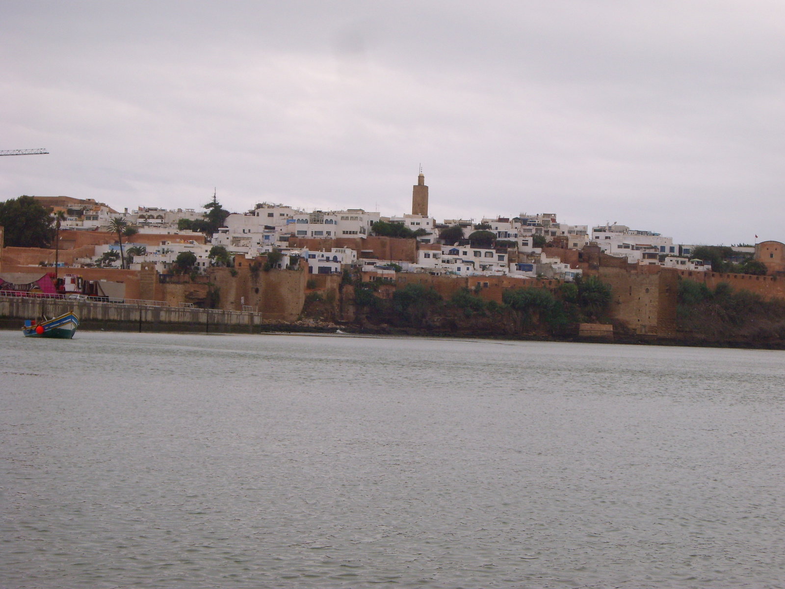 Rabat a folyón túlról