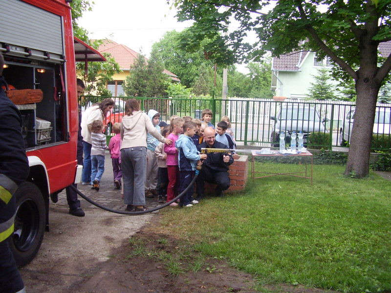 2009.05.28.ovi Tűzoltókkal 027