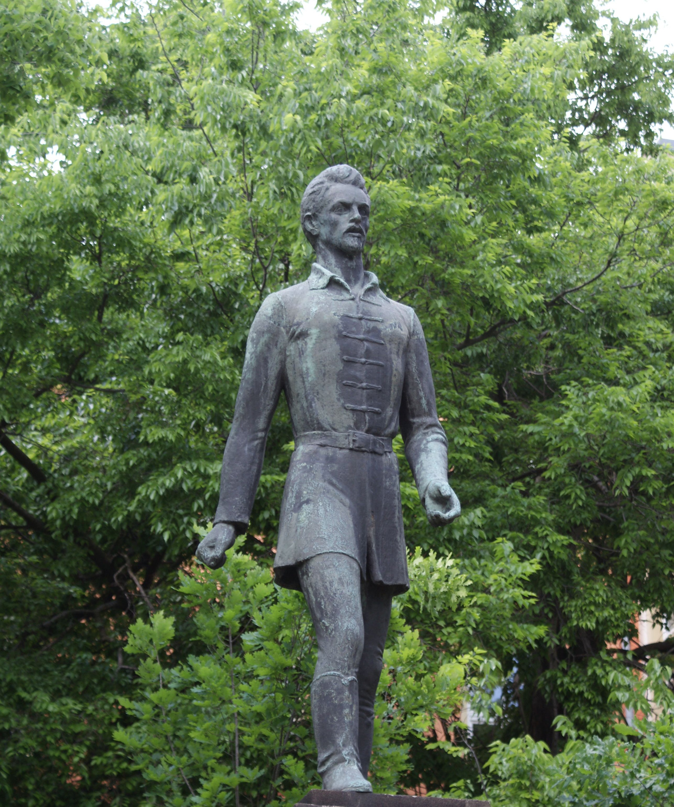Pécs - Petőfi Sándor szobra a 48-as téren