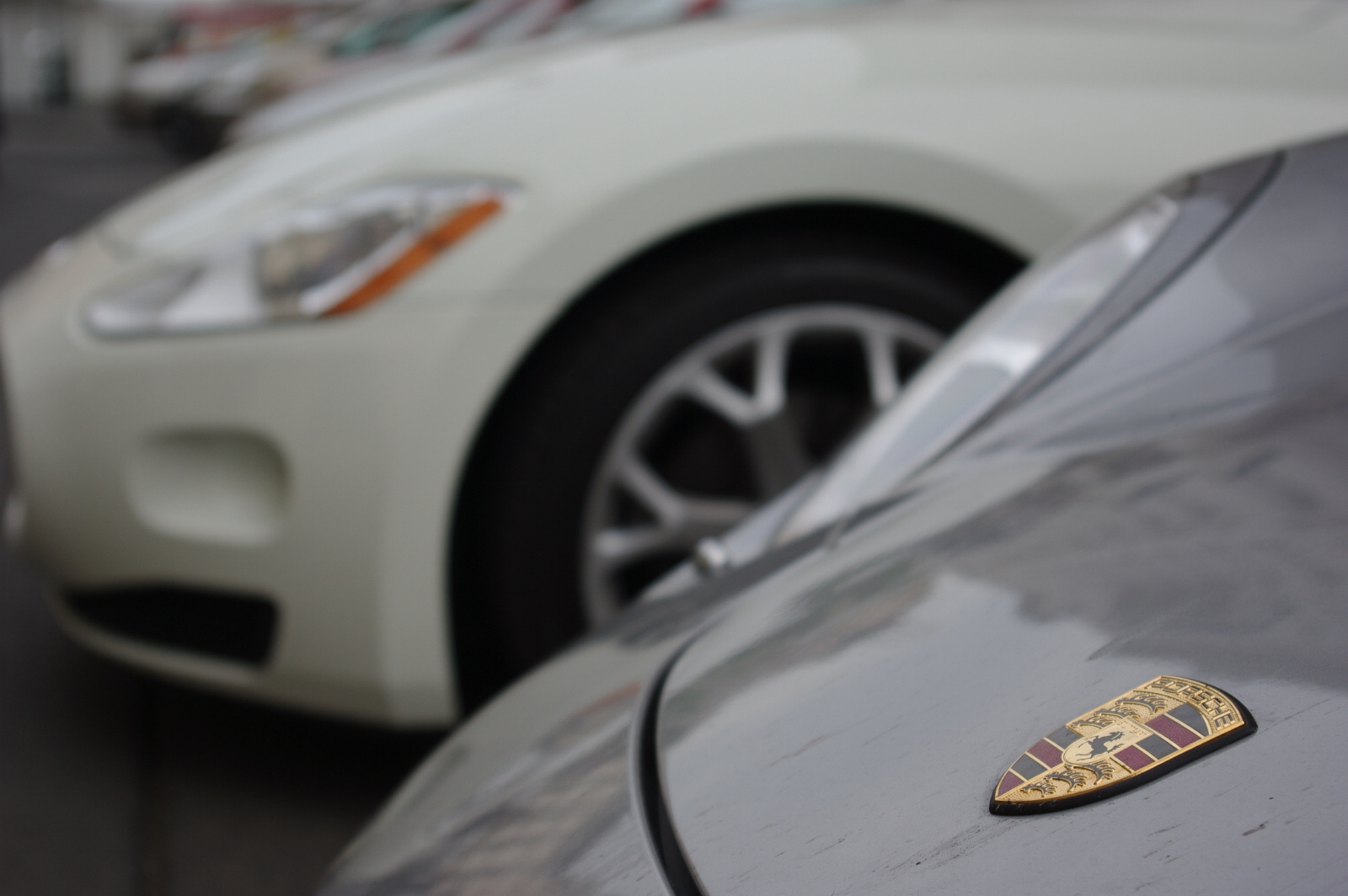 Maserati GranTurismo vs. Porsche 911 turbo (1)