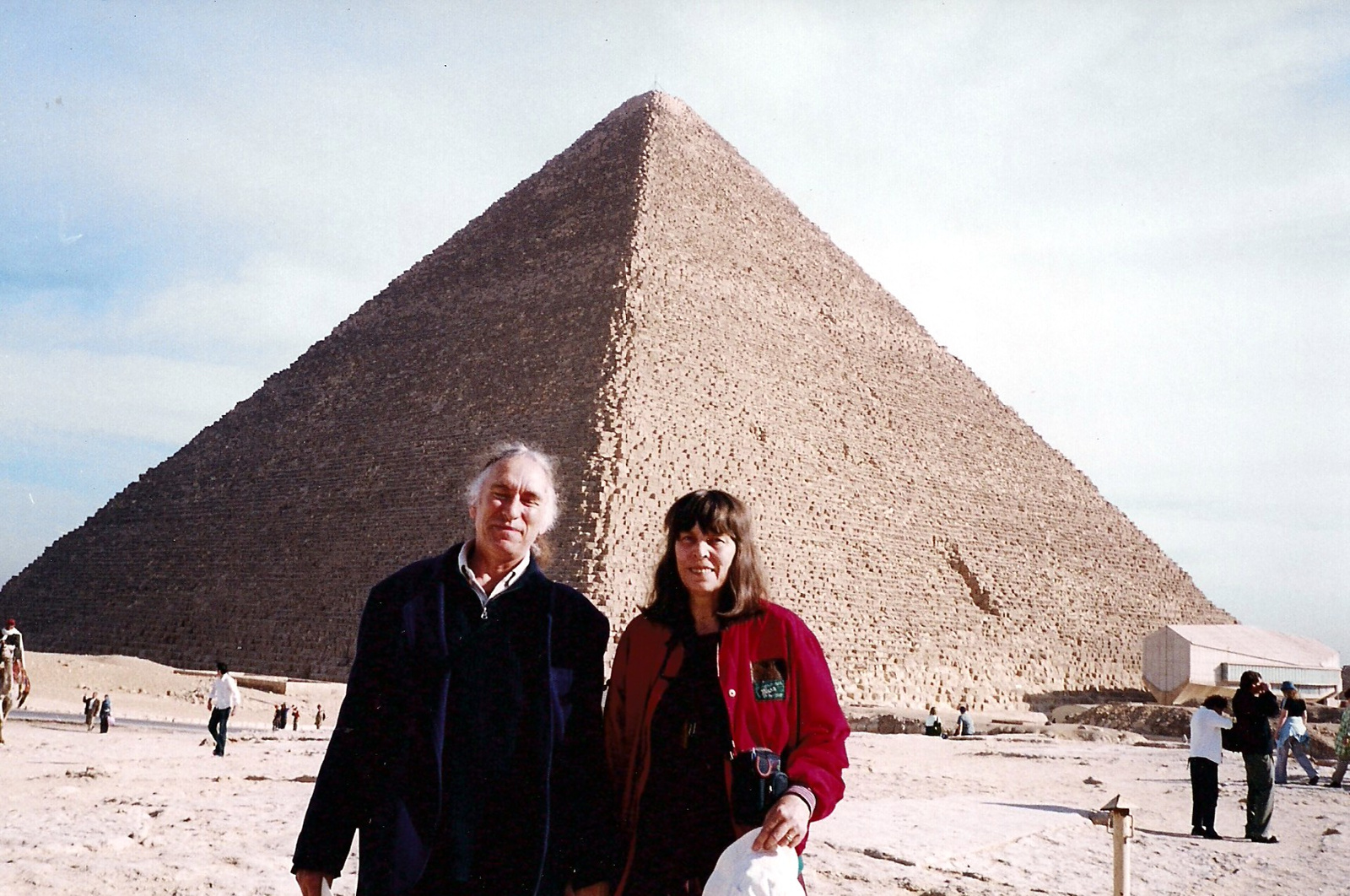 egypt07(A nagy piramis túloldalán)