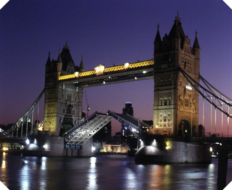 tower bridge  by night  (Medium)