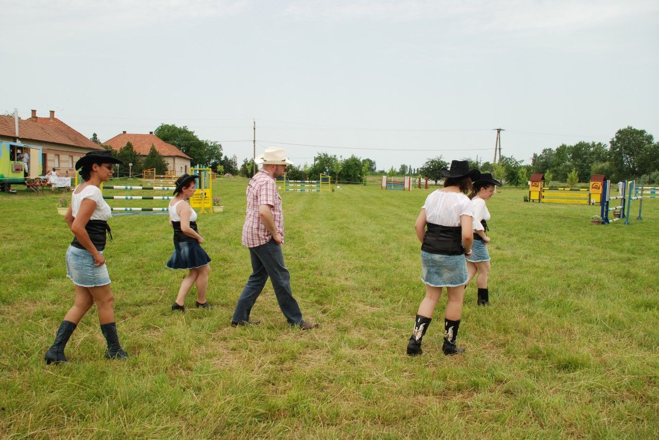 RL 2010.06.13. Balástya, Díjugratás és fellépéses táncolás 141