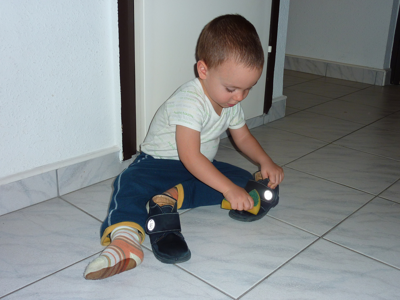 Úgy hallottam, hogy a Mikulás csak tisztacipőbe teszi az ajándék