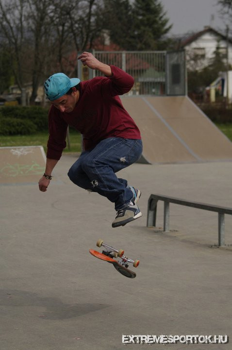 Sanchez kickflip