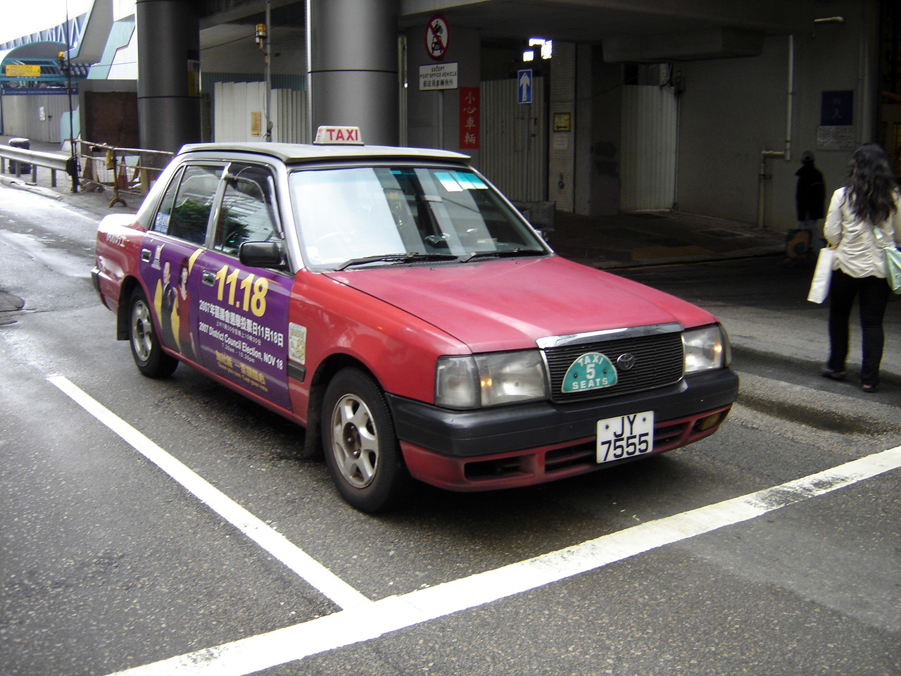 egy Toyota Crown taxi