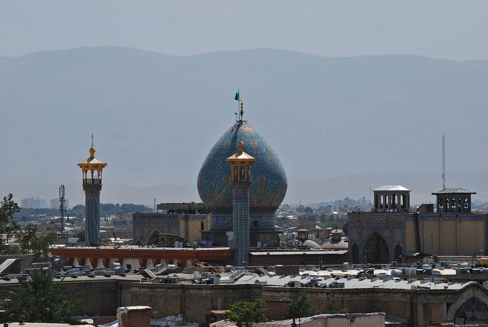 Irán 1780 Emam Gholi Khan iskola tetejéről a Shah-e Cheragh nyug