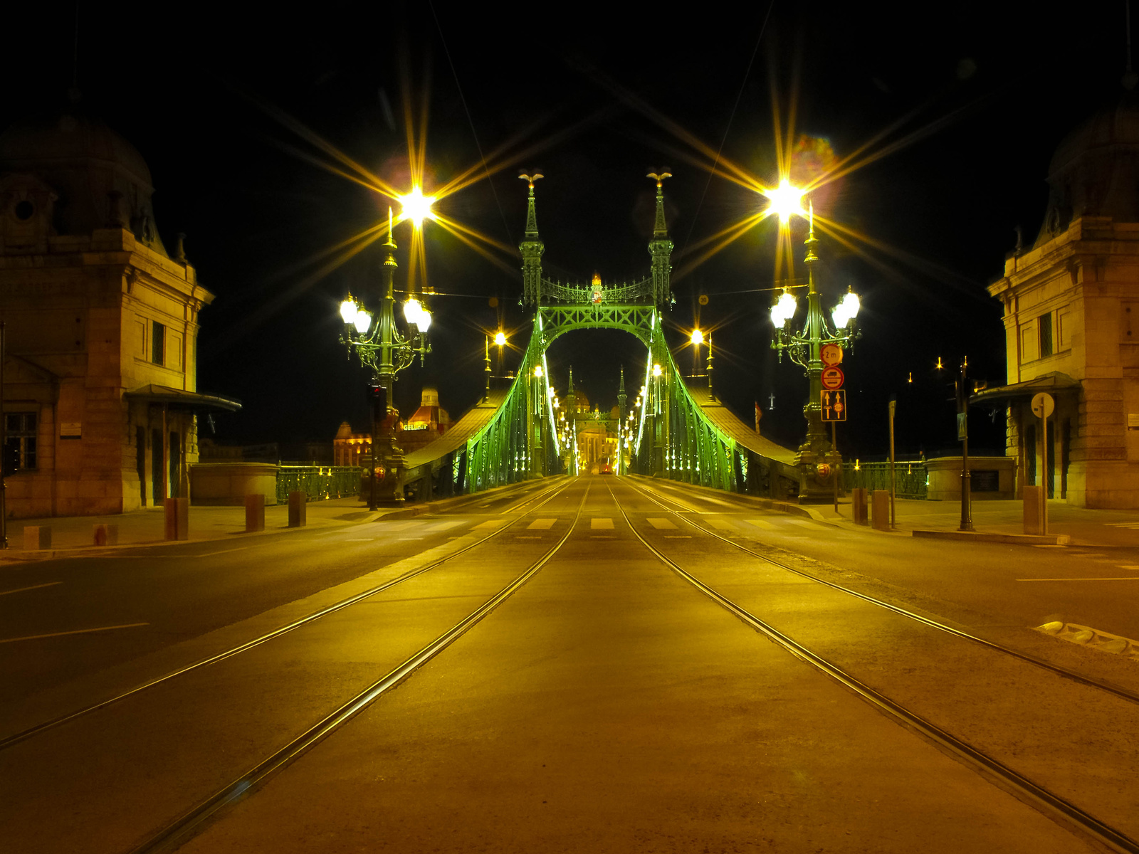 Szabadság-híd este