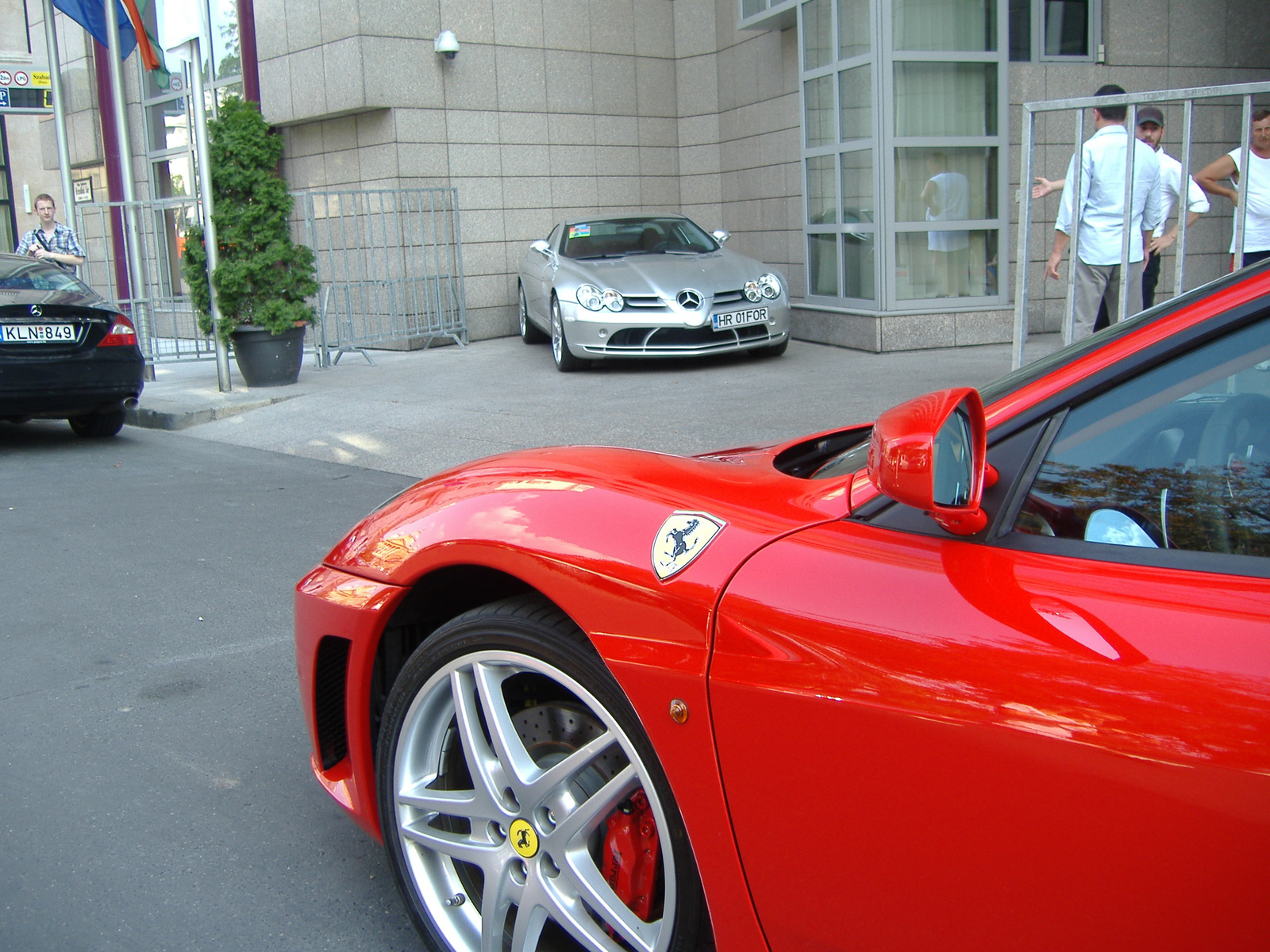 Ferrari F430 vs. SLR
