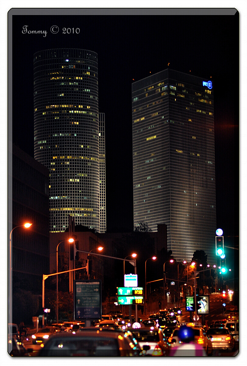 The Tel Aviv night ( Azrielis )