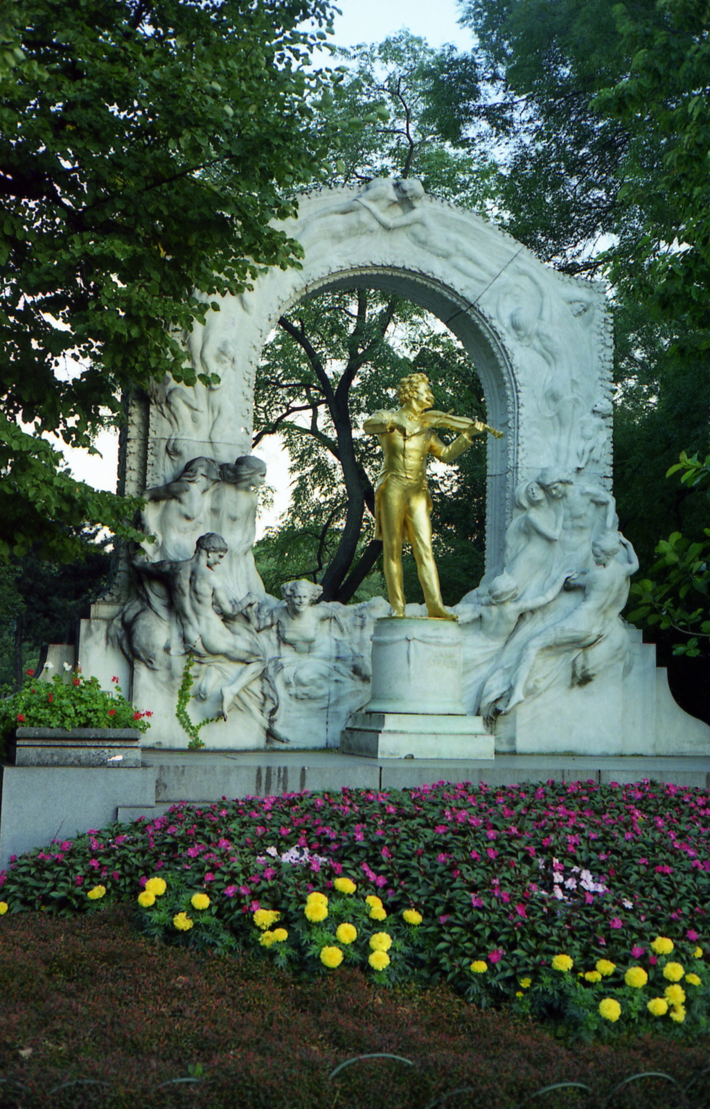 343 Wien Strauss szobra