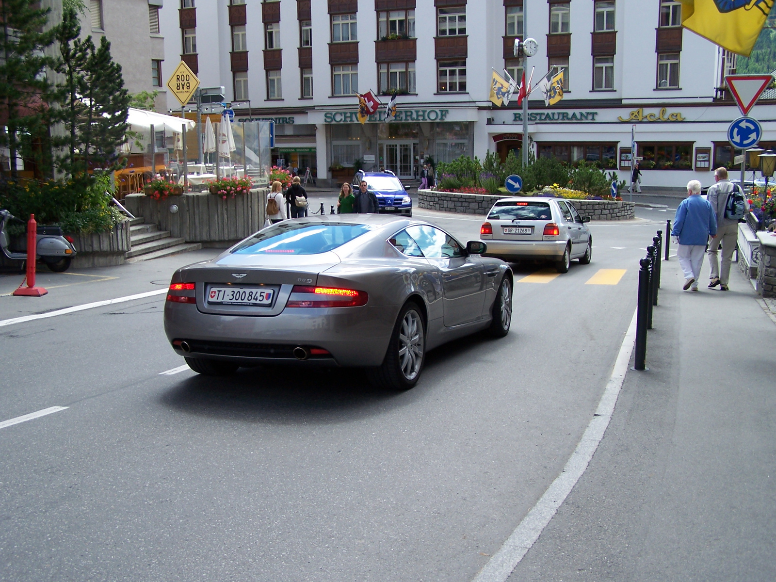 Aston Martin DB9