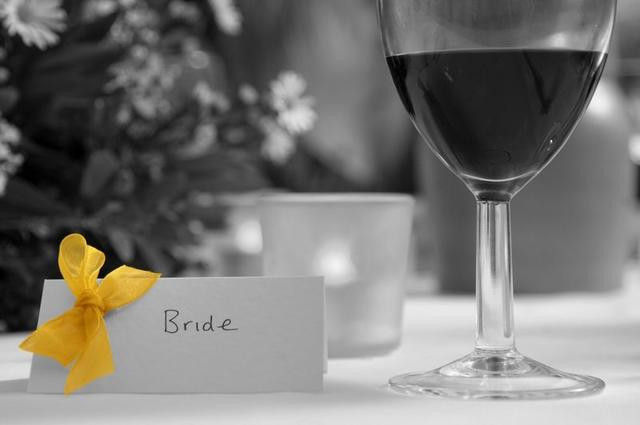 Esküvői intro fekete-sárgamasni