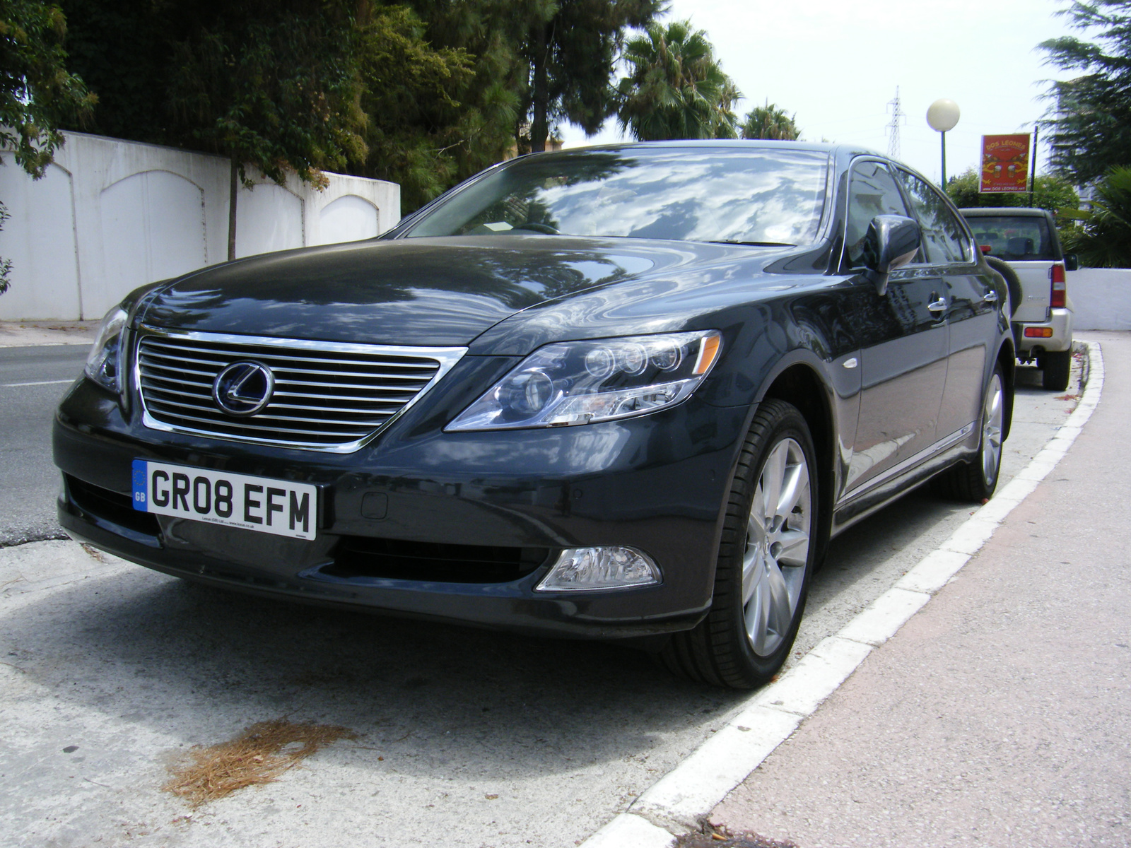 Lexus LS600 HL