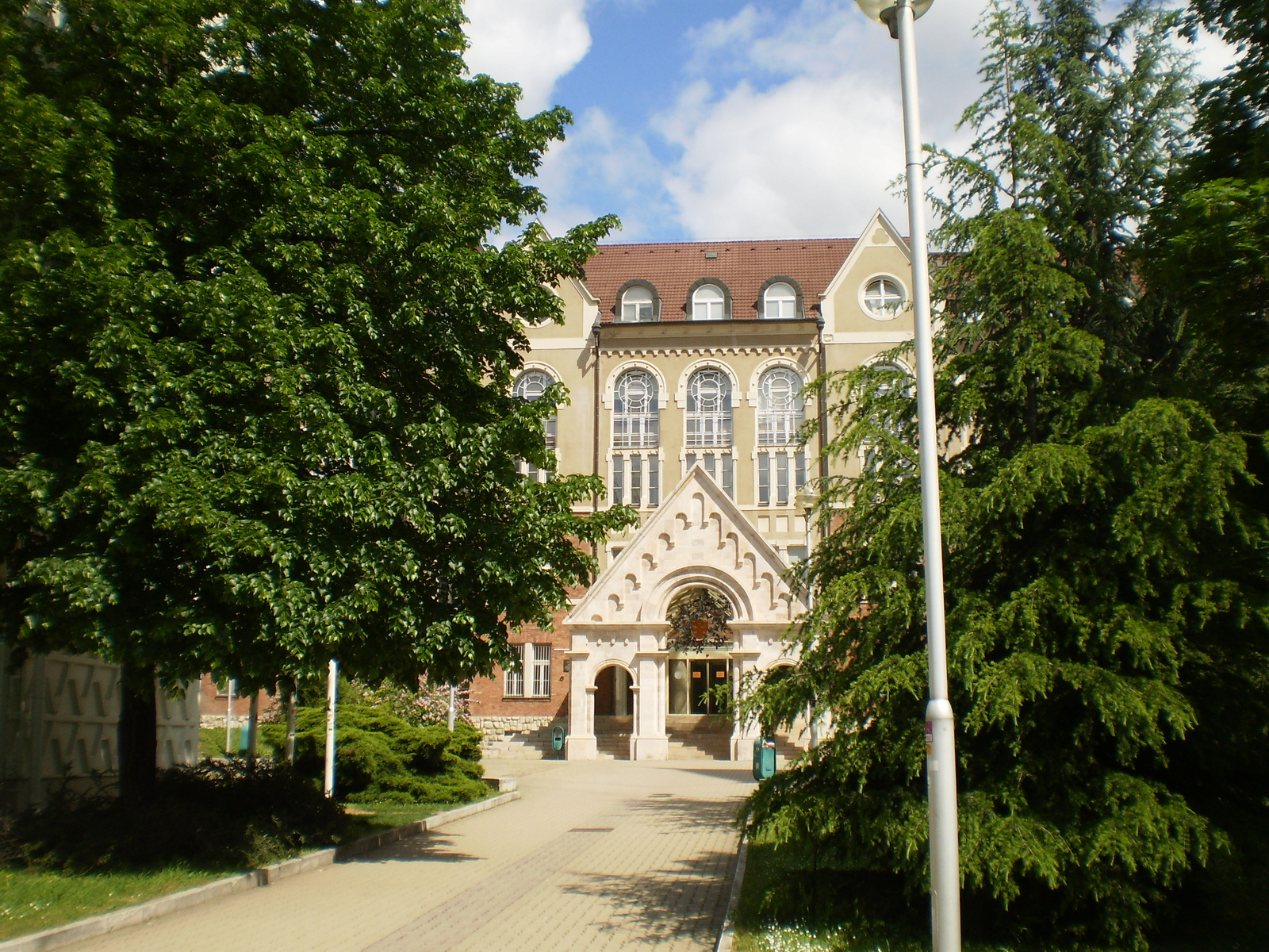 20100509PÉCS PTE bejárat