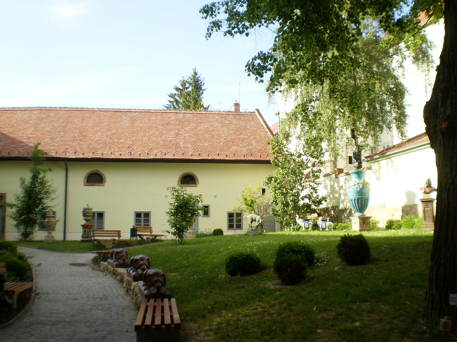 20100509PÉCS Zsolnay múzeum bejárat