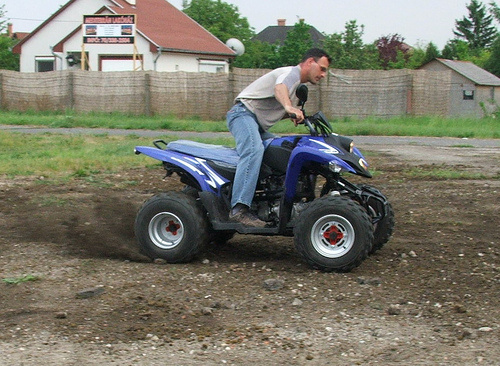 Quad,vagy autó?Mindegy csak menjen.