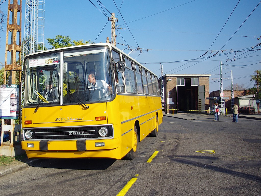 Ikarus 260 T a Pongrác úti troligarázsban 17 2008.10.11