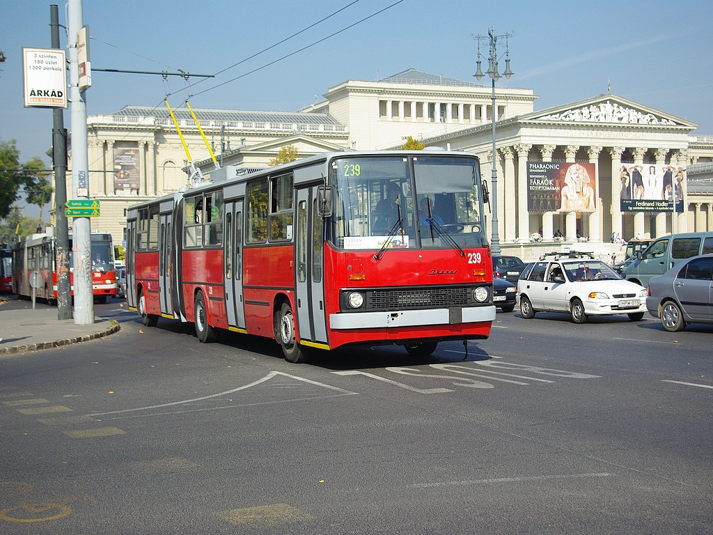 Ikarus 280T a Hősök terén 7 2008.10.12