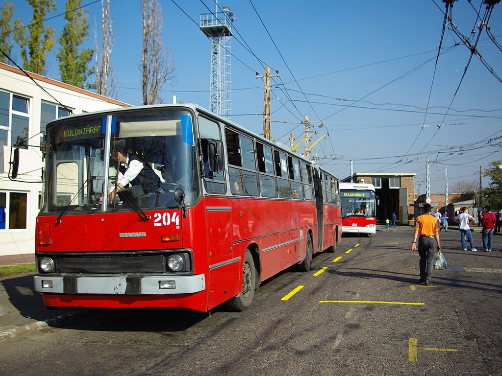 Ikarus 280T a Pongrác úti troligarázsban 14 2008.10.11