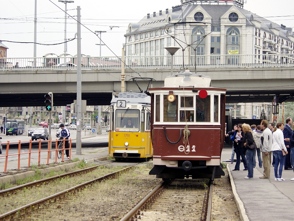 611 és KCSV-7 a Boráros téren 01 2011.04.25