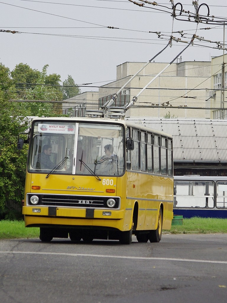 Ikarus 260T a Troligarázsban 11 2010.09.25