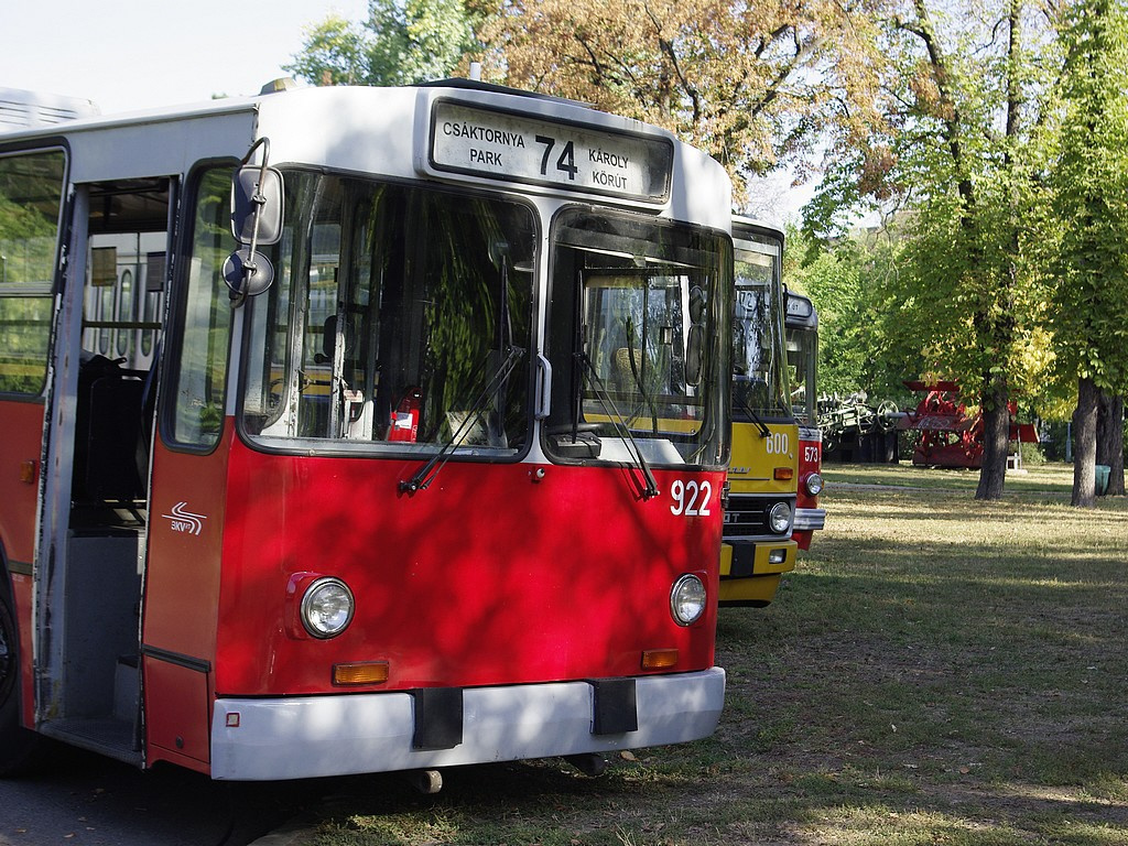 ZIU9, Ikarus 260T és ZIU 5 a Közlekedési Múzeumnál 3 2009.09.27