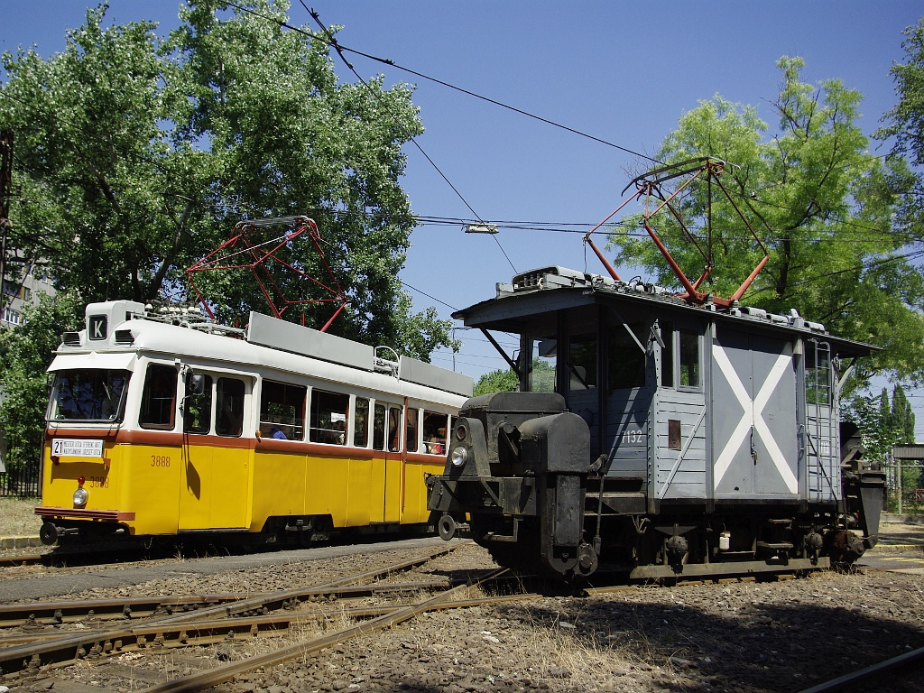 UV és Hómuki Angyalföld kocsiszínben 15 2011.07.17