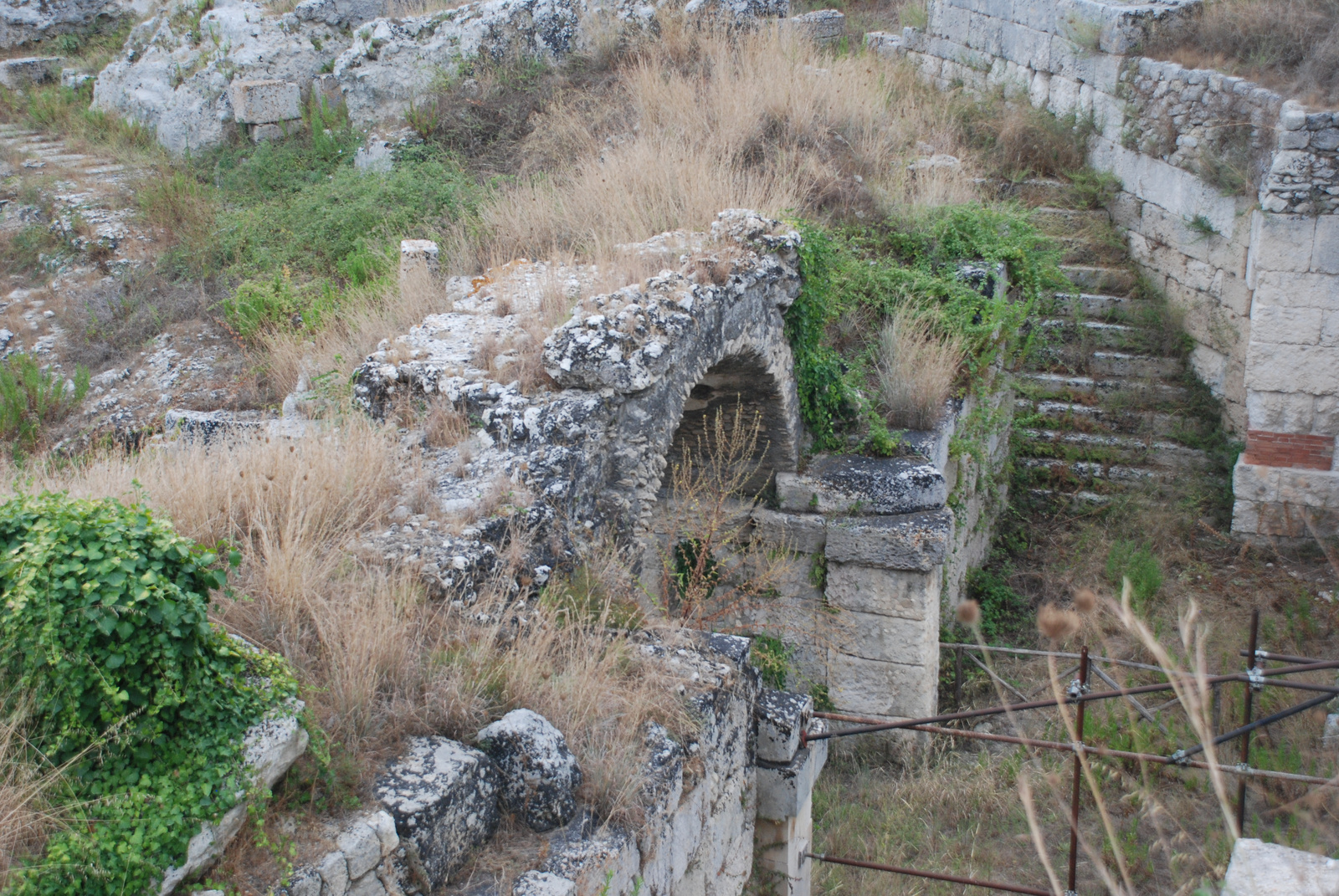 Siracusa- amfiteátrum bejárat