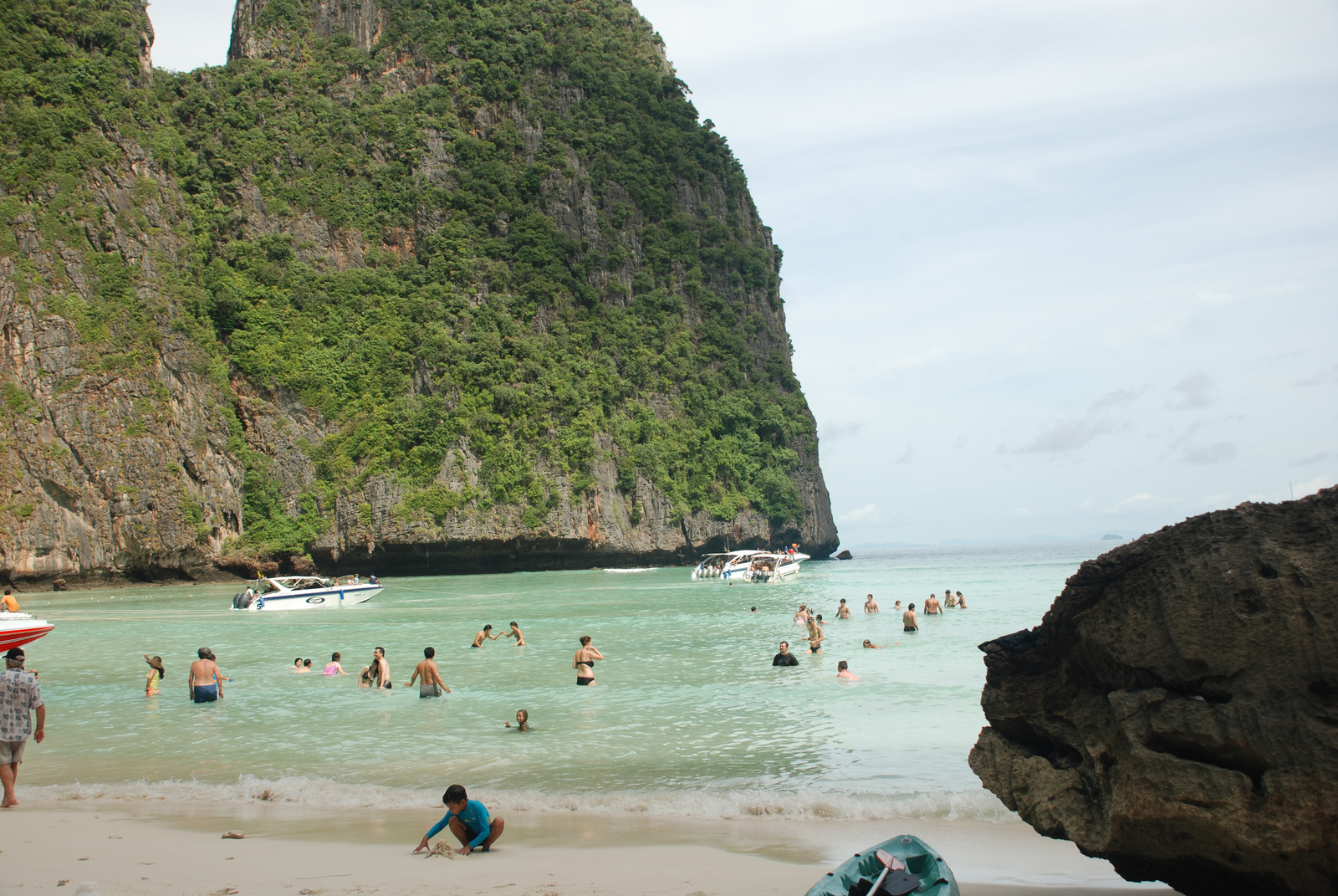 Phi Phi Le Island - Maya beach a fürdőzőké