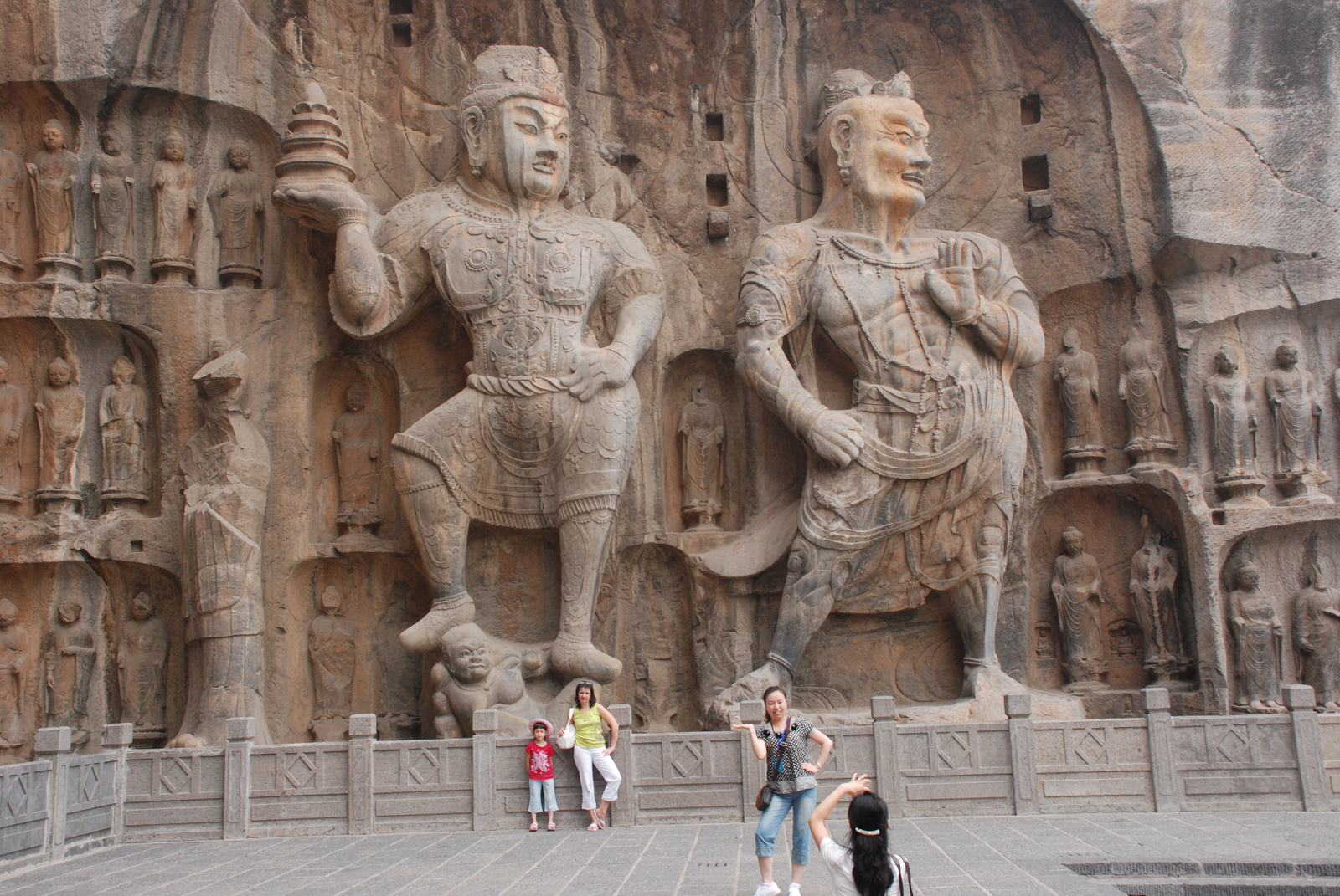 Nap2 Luoyang Longmen grottoes (9)