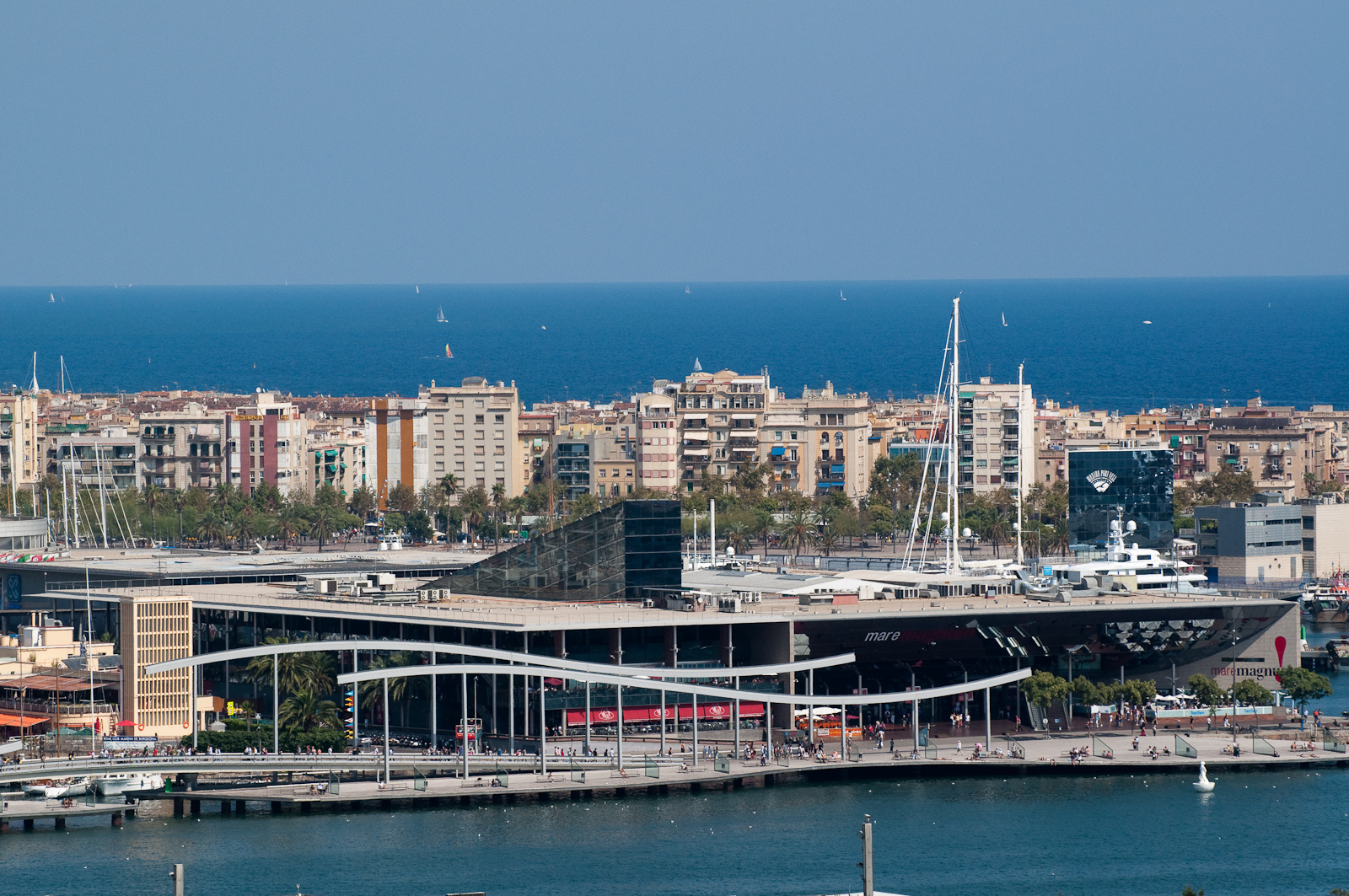 Barceloneta a távolból