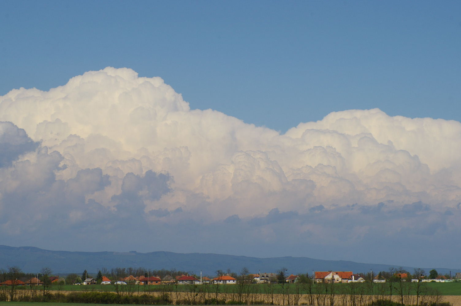 Tornyosuló felhők