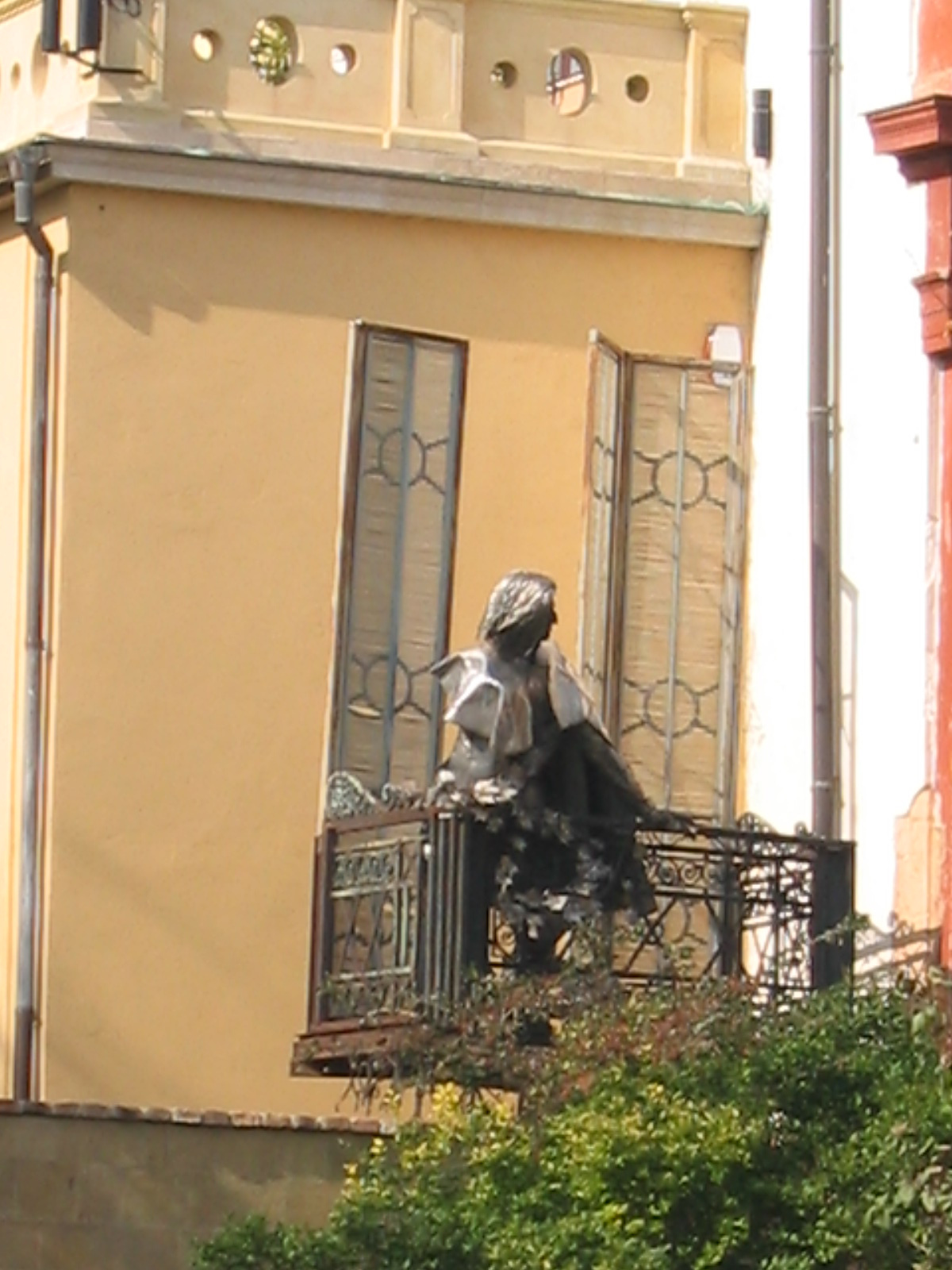 Liszt F szobor