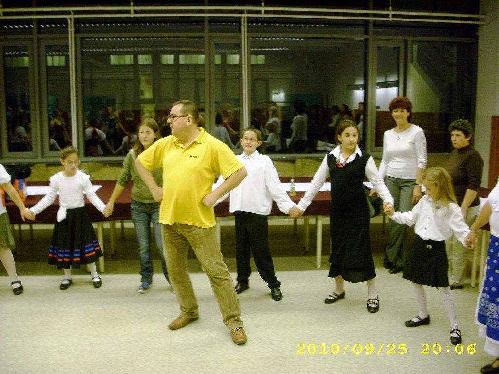 A lengyel csoport vezetője, mint tánctanár