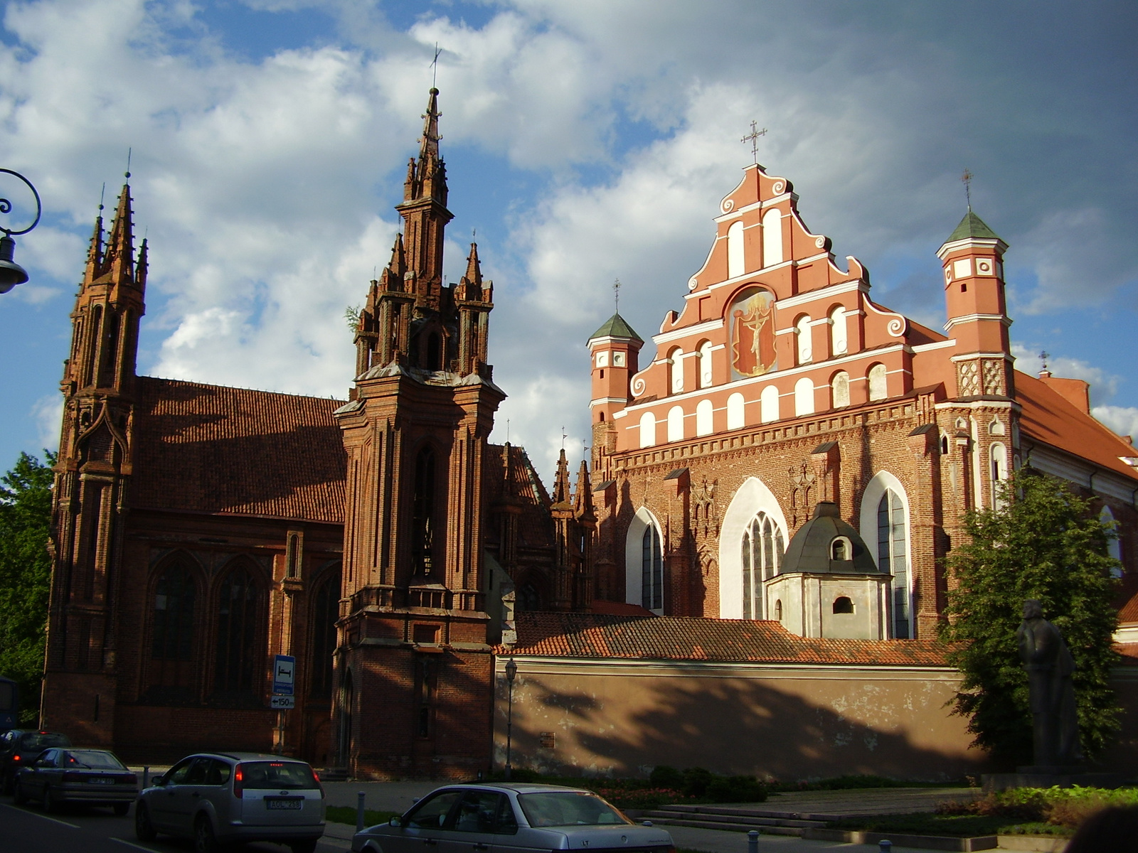 Vilnius - Szent Anna és Szent Bernát templom