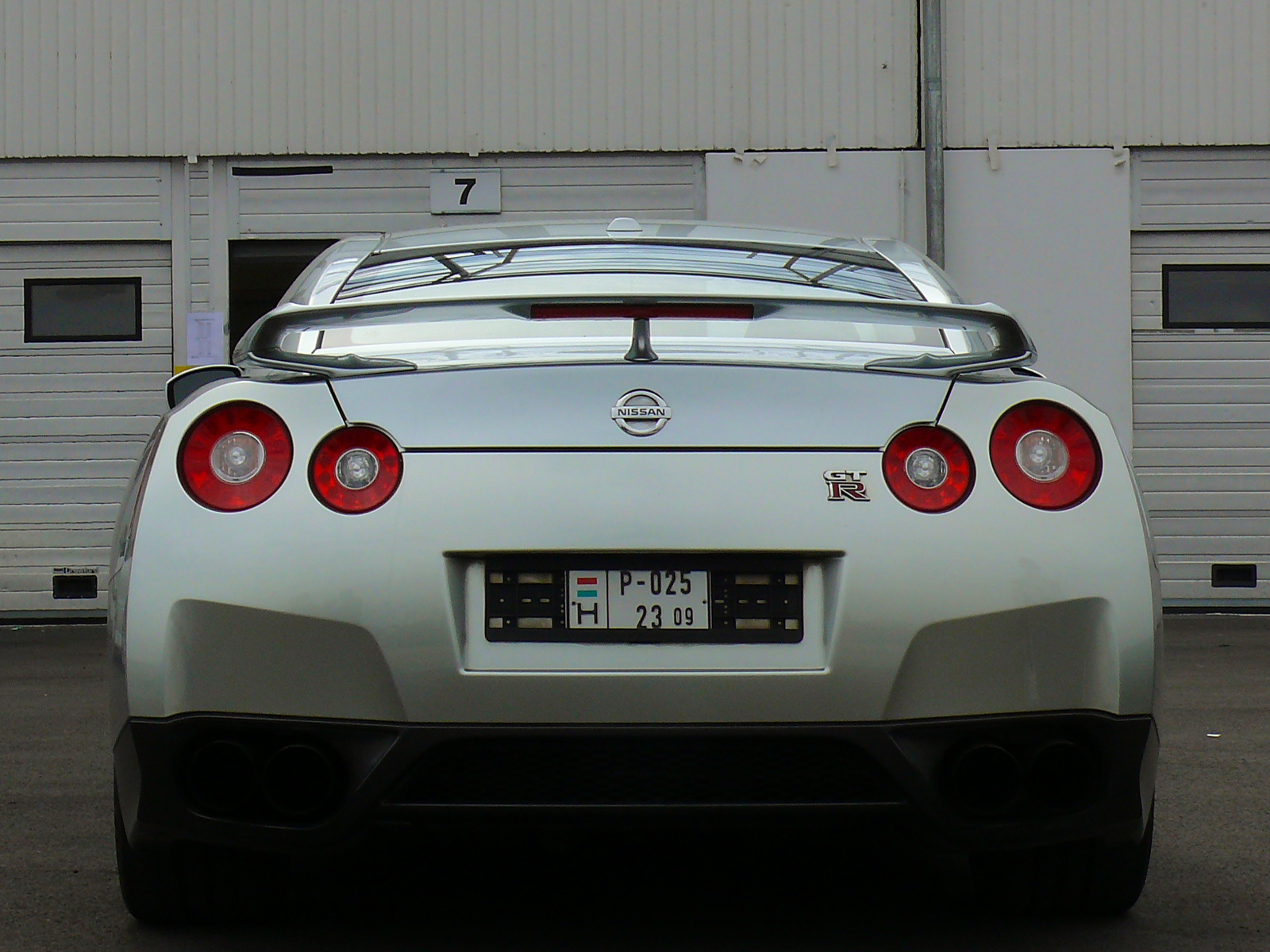 Nissan GT-R