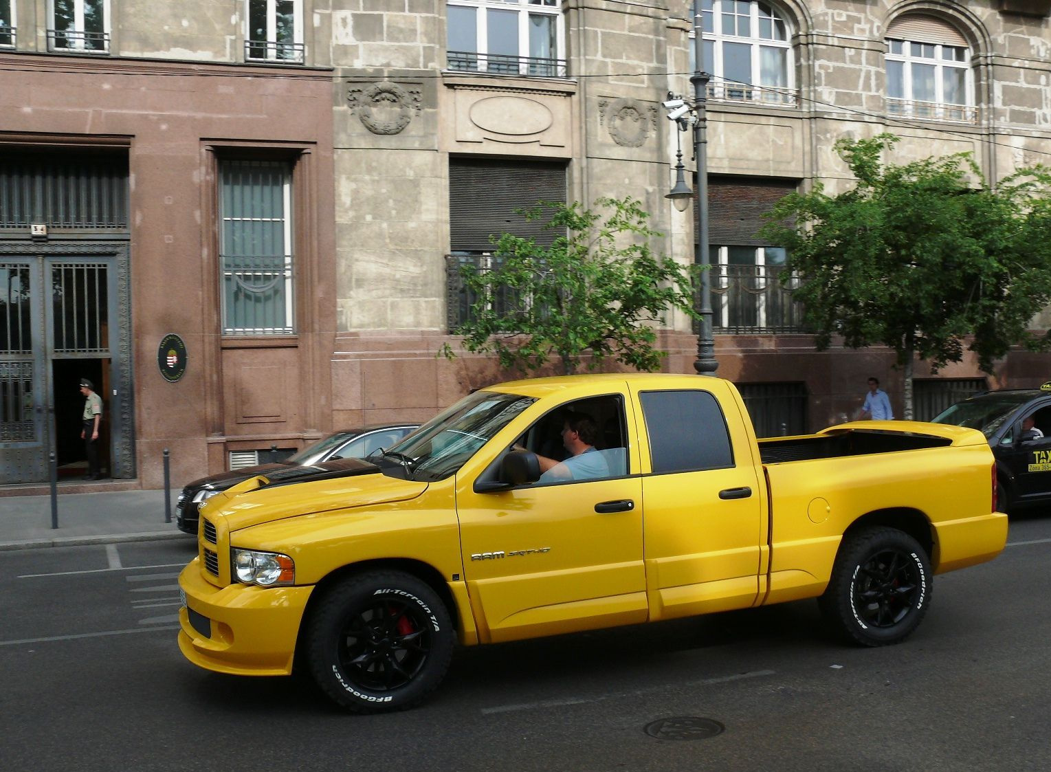 Dodge RAM SRT-10 Yellow Fever Edition