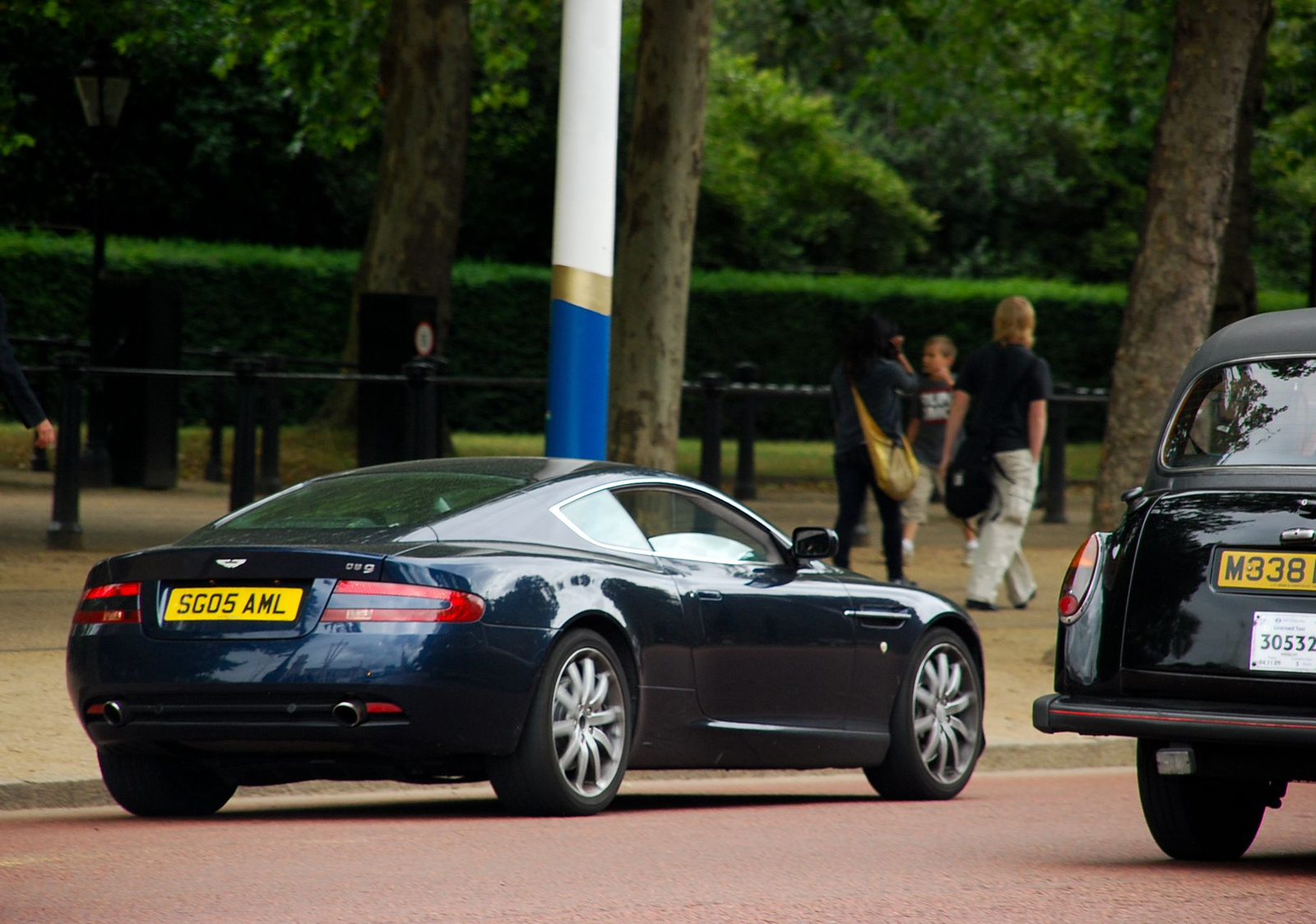 Aston Martin DB9