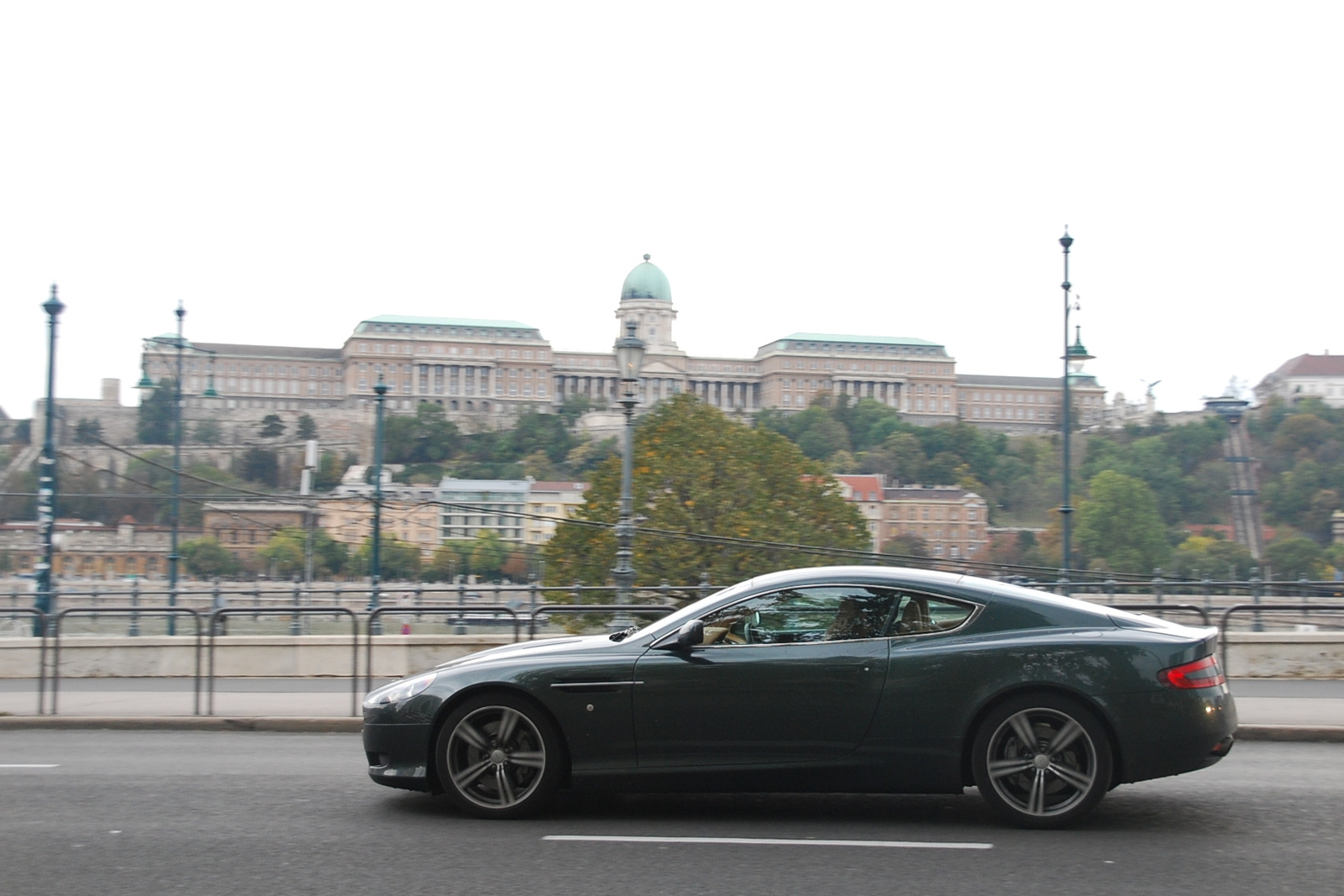 Aston Martin DB9