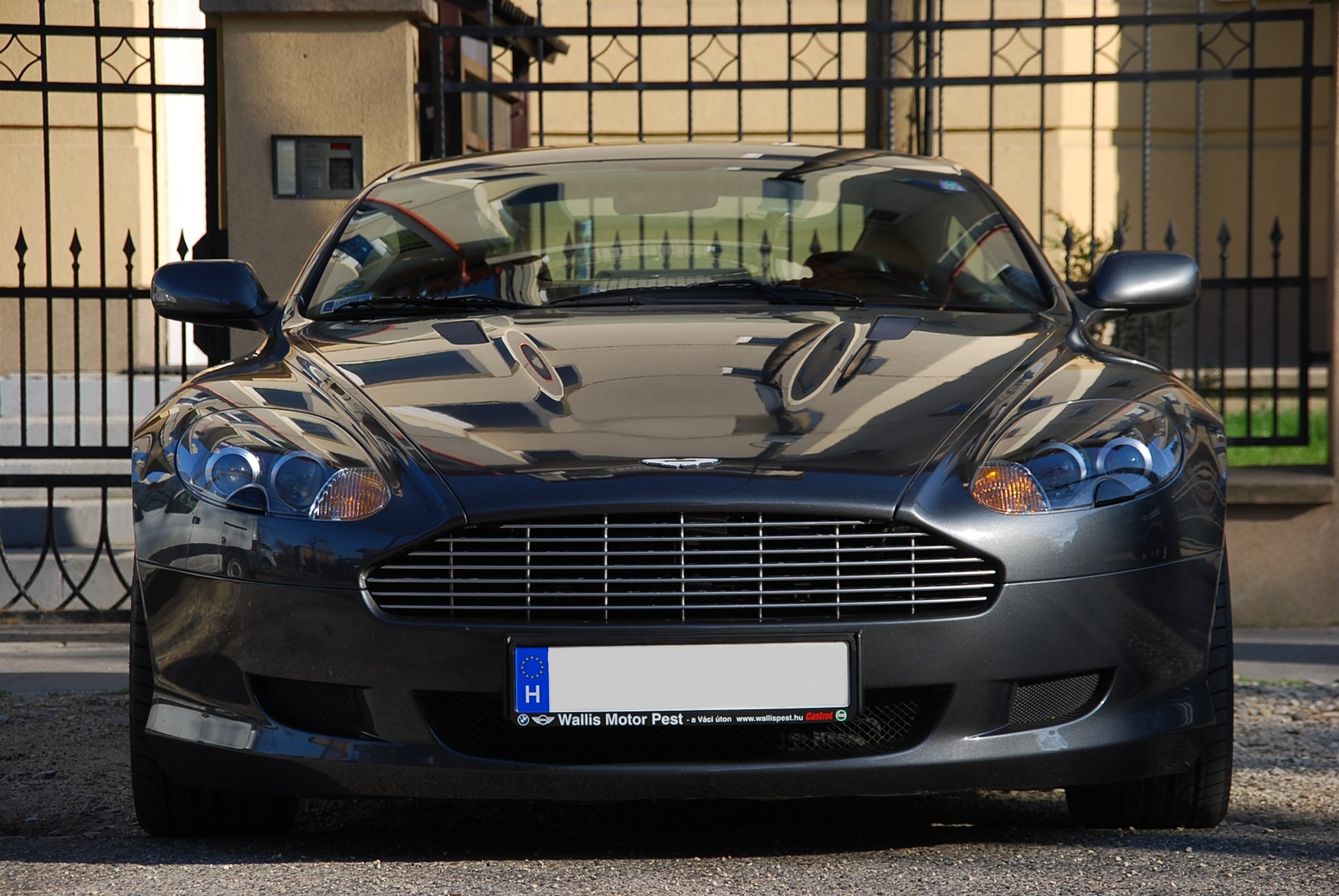 Aston Martin DB9