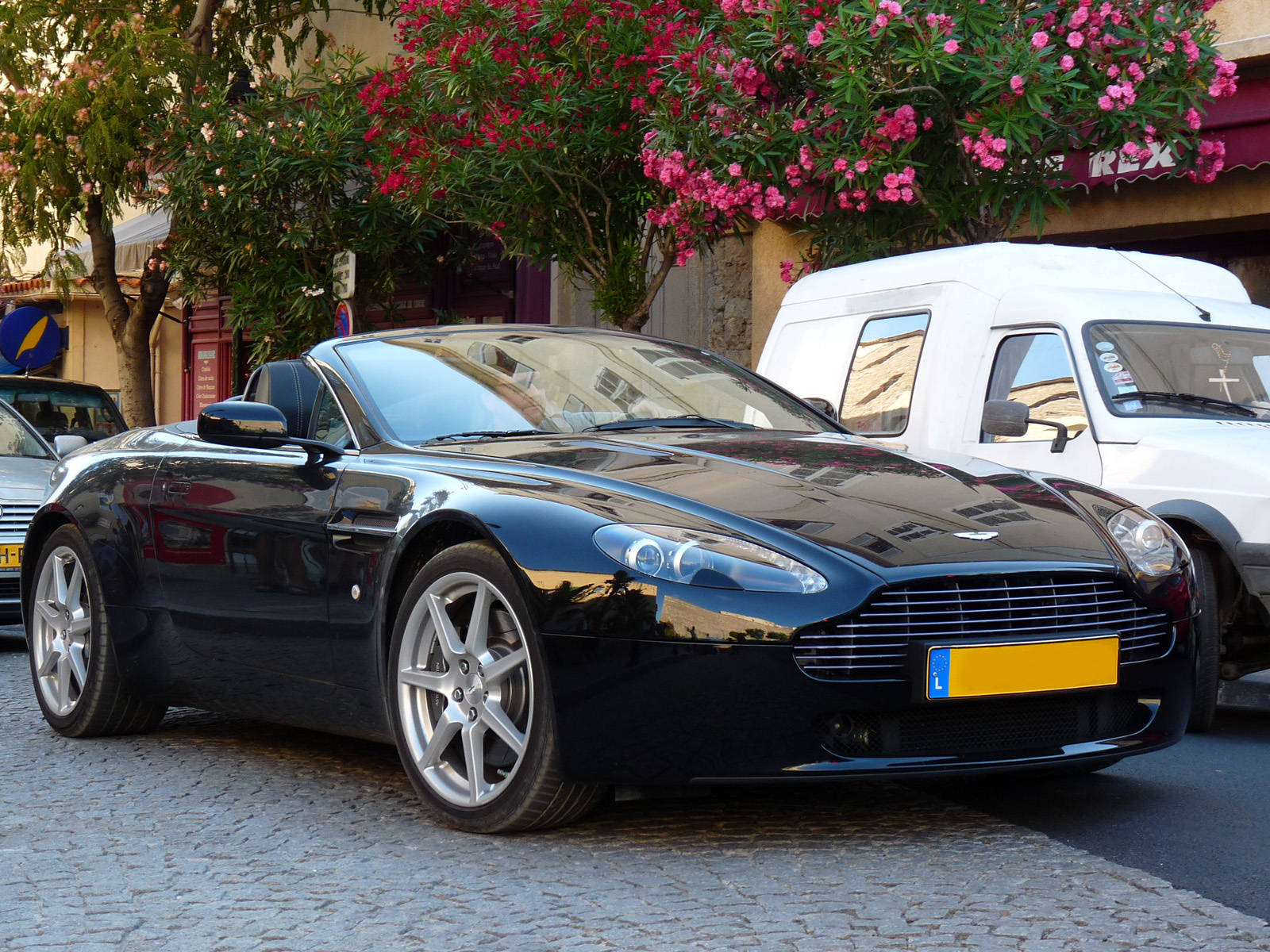 Aston Martin V8 Vantage Roadster