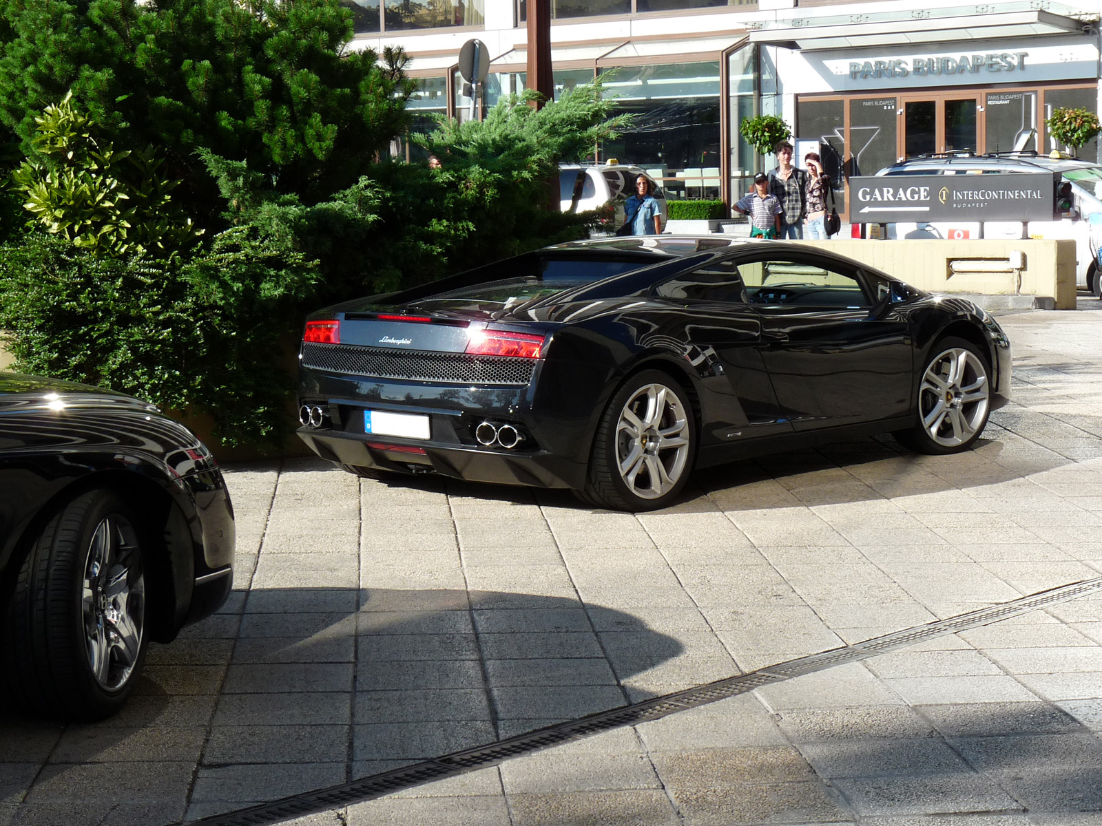 Bentley Continental Flying Spur - Lamborghini Gallardo LP560